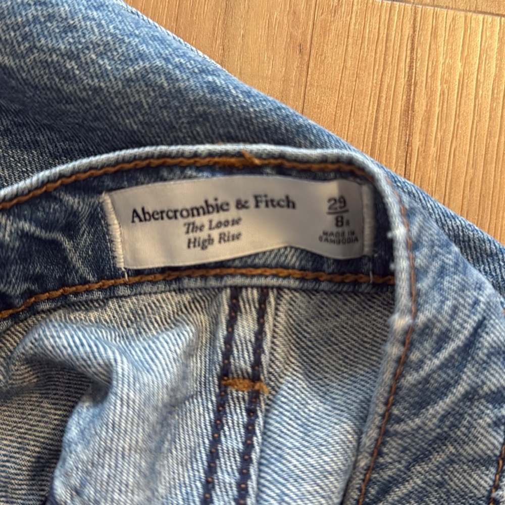 Abercrombie Loose Jean - Picture 2 of 3